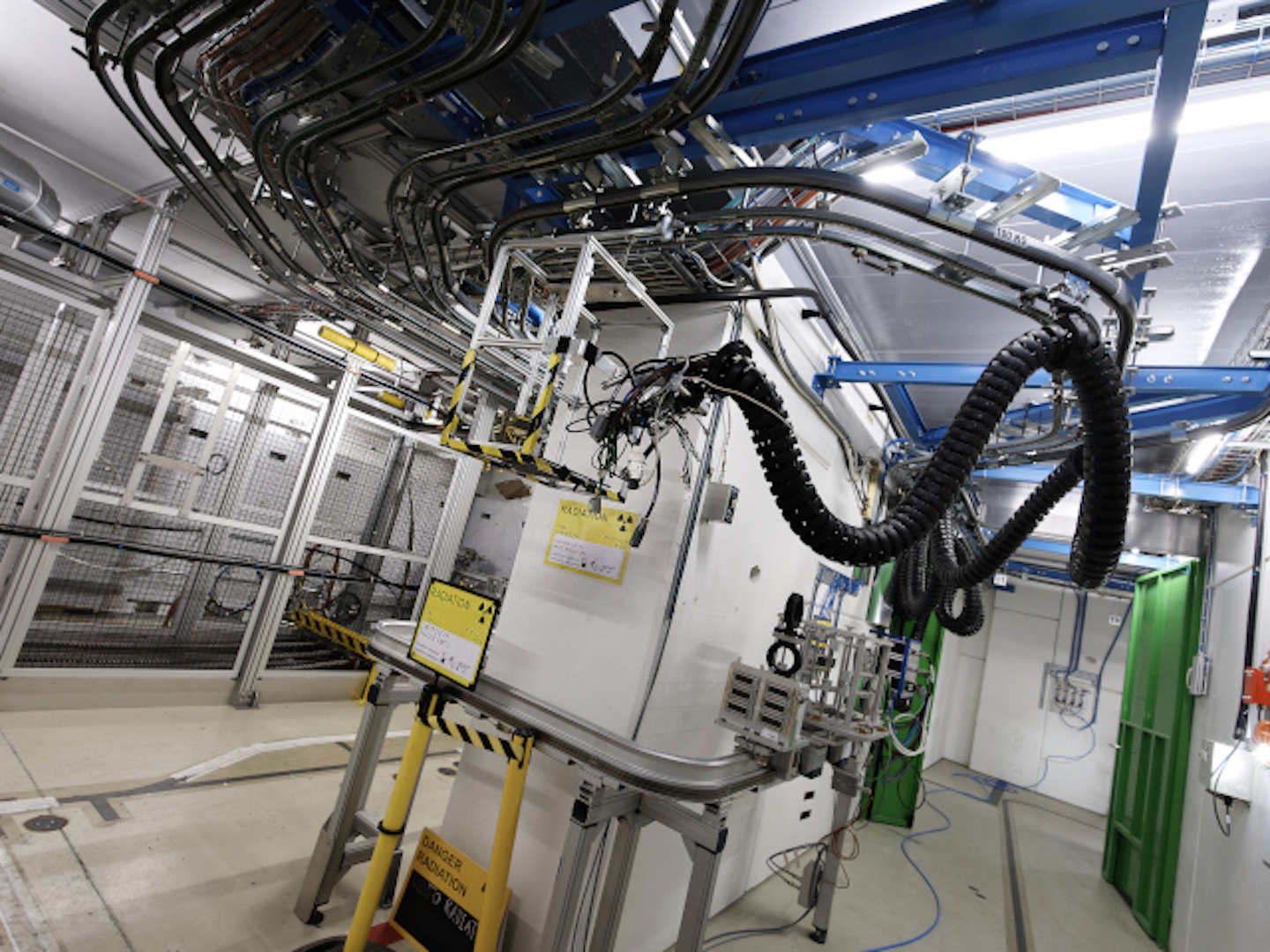 Grâce au projet HEARTS, l'installation à ions lourds CHARM, située au CERN, pourra répondre aux besoins des spécialistes de l'espace qui souhaitent tester les effets des rayonnements sur les composants et systèmes électroniques.